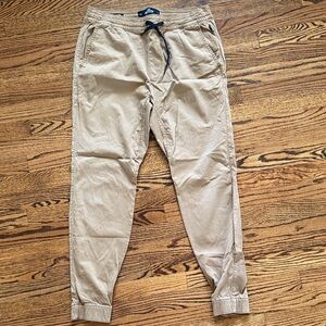 Hollister Men's Tan Joggers with Navy Drawstring